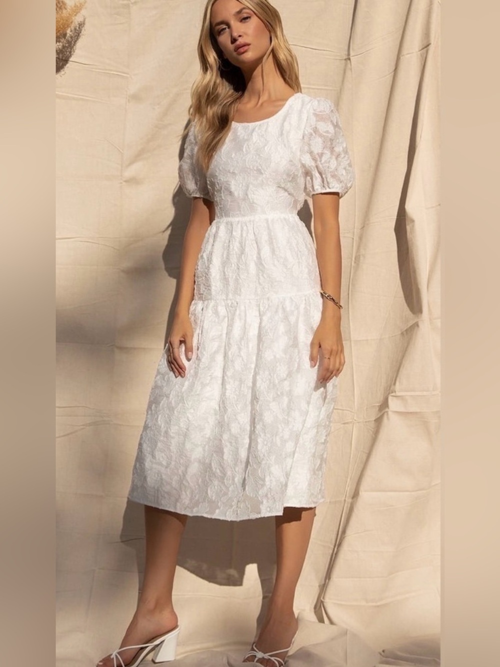 Moon River Tuckernuck White floral Puff Sleeve Midi Dress small